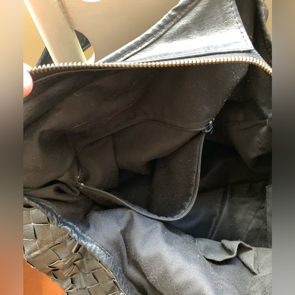 BLACK LEATHER CRISSCROSS BAG - Picture 9 of 10